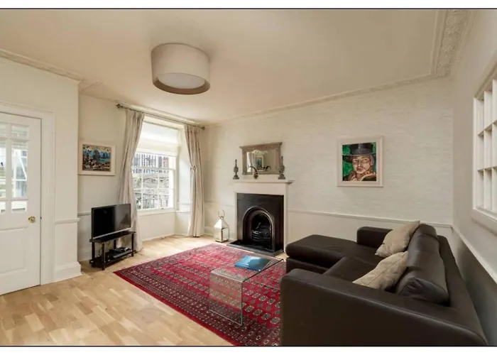 Joivy Boutique With Patio In New Town * Edinburgh