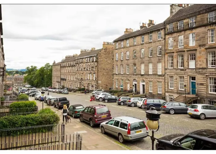 Joivy Boutique With Patio In New Town * Edinburgh