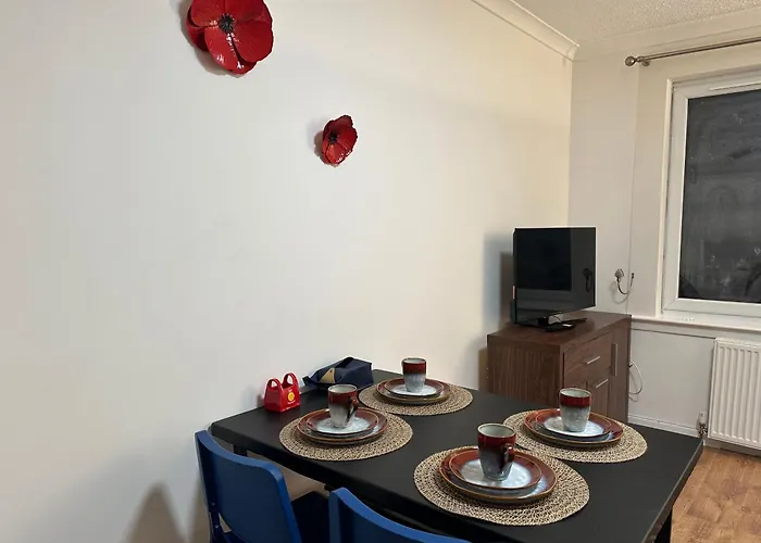 Private Main Door Two Bedrooms דירה