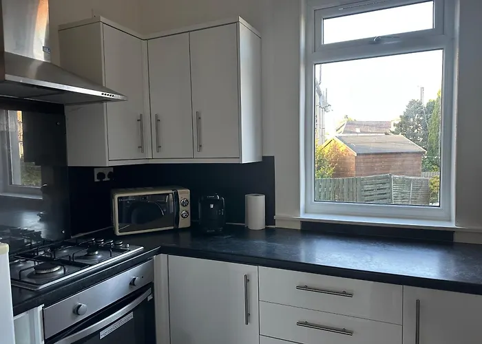 Private Main Door Two Bedrooms * אדינבורו