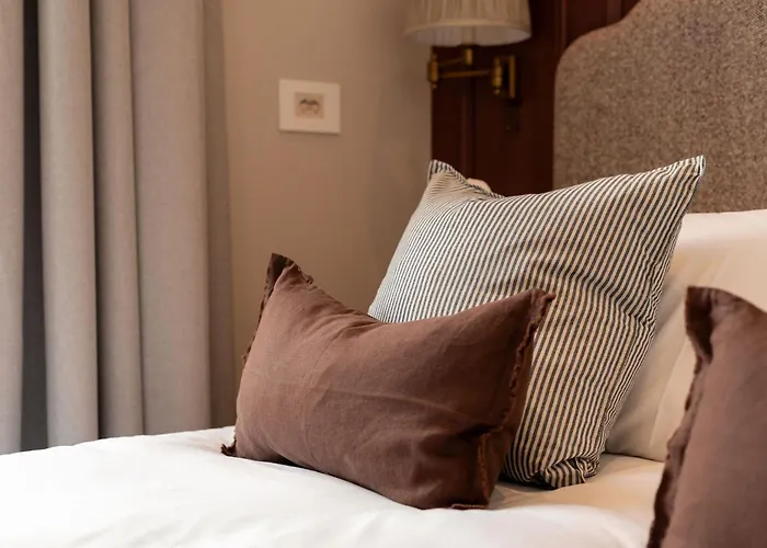 Moment George Iv Bridge * Edinburgh