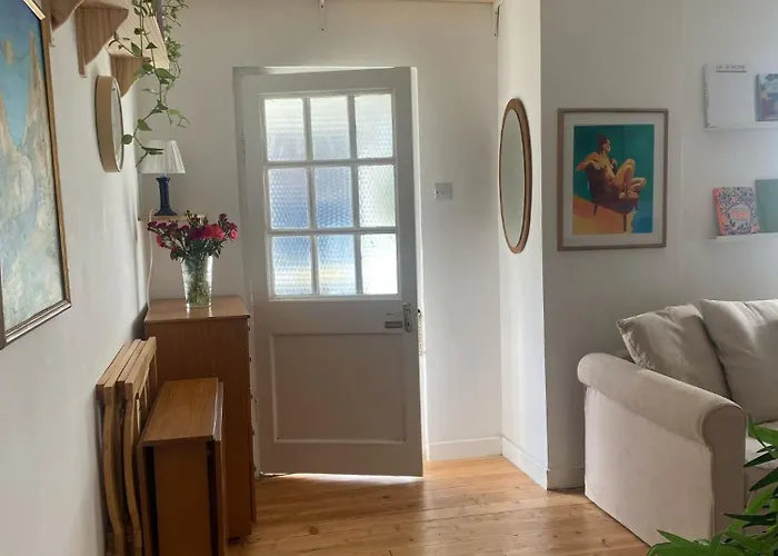 דירה 2 Bed With Garden Near Centre & Beach, Free Parking