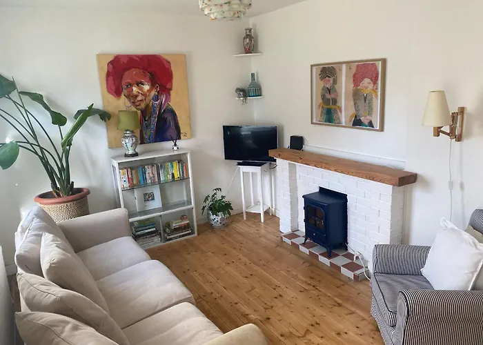 2 Bed With Garden Near Centre & Beach, Free Parking דירה אדינבורו