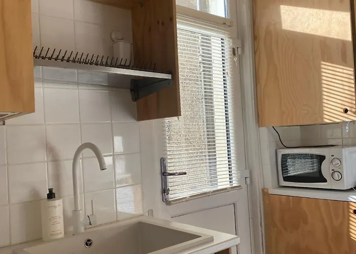 2 Bed With Garden Near Centre & Beach, Free Parking דירה