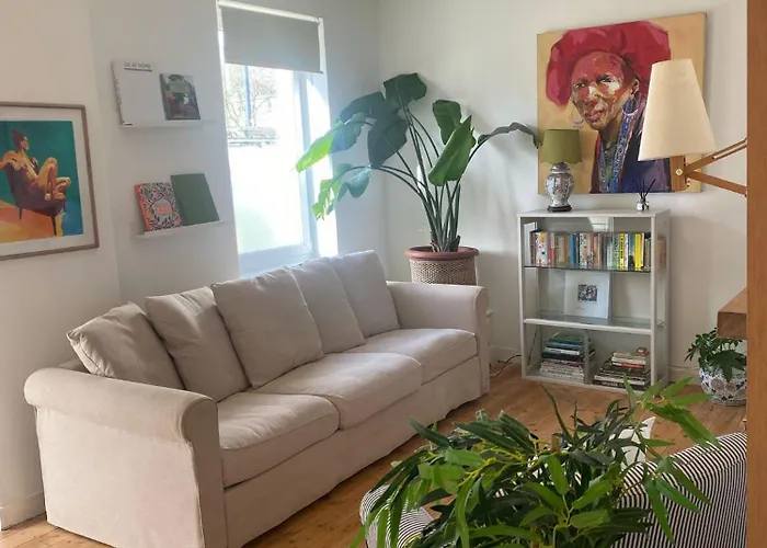 דירה 2 Bed With Garden Near Centre & Beach, Free Parking