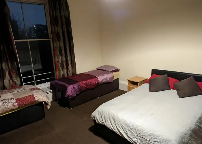 Lauriston Roomz *