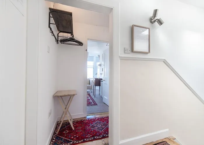 Sheens House 3* Edinburgh