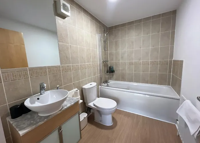 2 Bath Free Parking Эдинбург