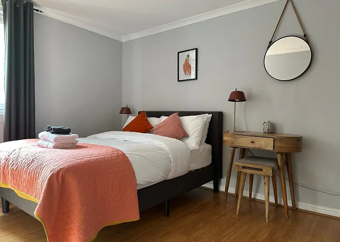 Private Main Door Lovely 2 Bedroom شقة إدنبرة