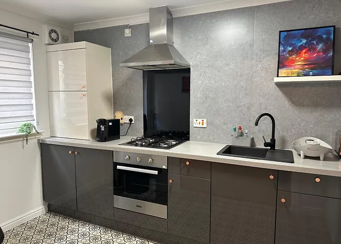 Private Main Door Lovely 2 Bedroom * Edinburgh