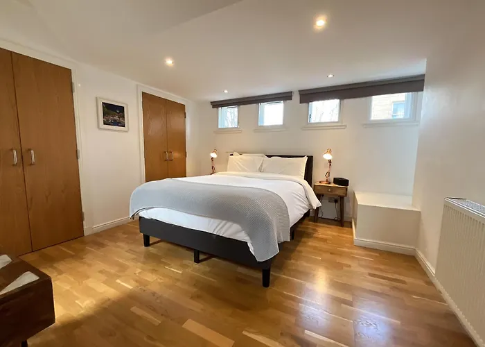 Private Parking 2 Bed 2 Bath Lejlighed