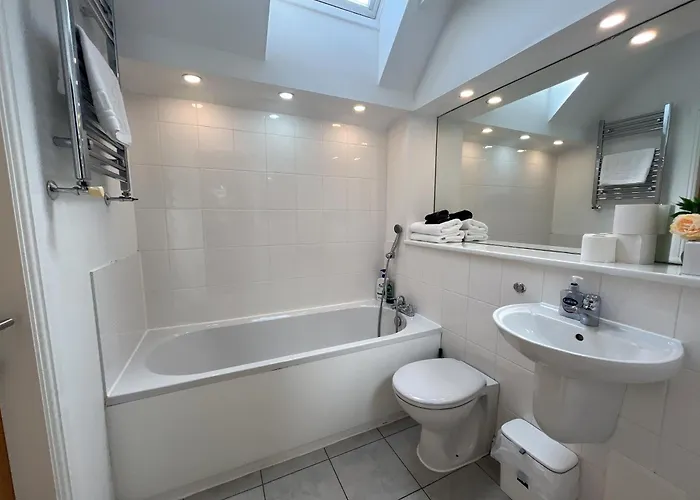 Private Parking 2 Bed 2 Bath Lejlighed *