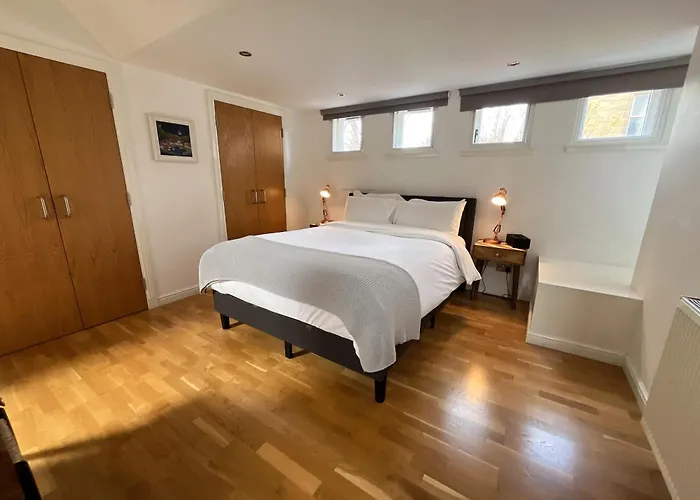 Private Parking 2 Bed 2 Bath * Edynburg