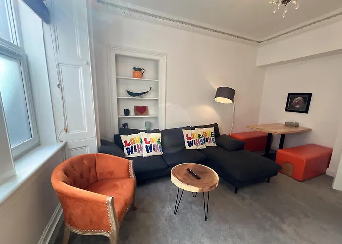 Lovely Two Bedrooms Apartment *