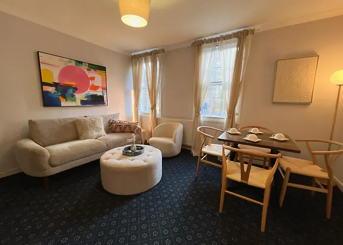 Nicolson Street Two Bedrooms *