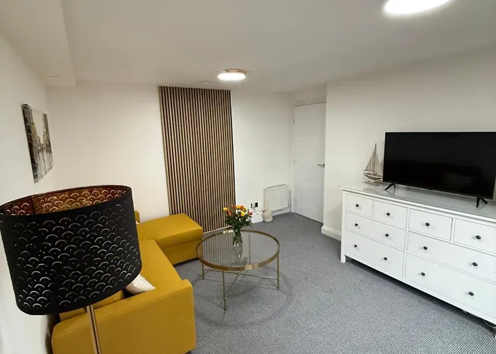 The Shore 2 Bedroom Apartment *