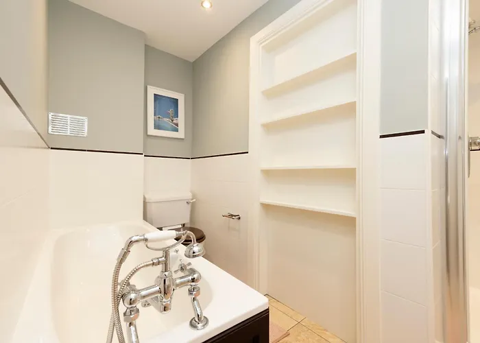 Stylish 1-bedroom Apartment *