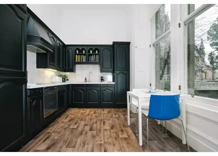 Апартаменты Joivy Elegant New Town Flat Near Princes Street