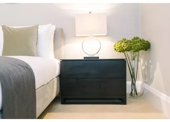 Апартаменты Joivy Elegant New Town Flat Near Princes Street *