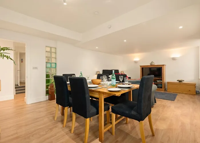 Heart Of Edinburgh's Historic Old Town - Blair Street - Sleeps 6 *