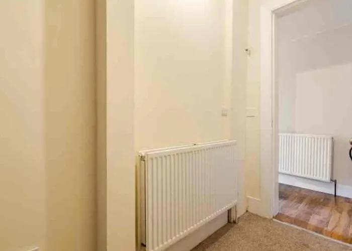 3 Bed - Pet Friendly & Parking * Edinburgh