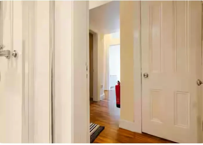 3 Bed - Pet Friendly & Parking Lejlighed