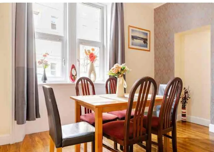 דירה 3 Bed - Pet Friendly & Parking