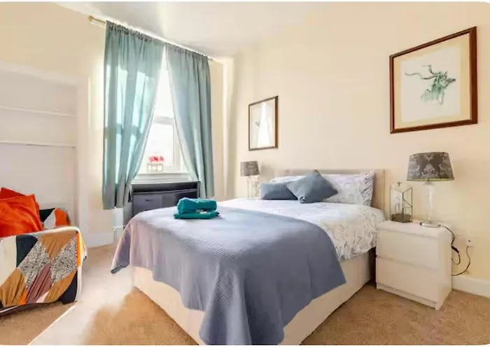 דירה 3 Bed - Pet Friendly & Parking *