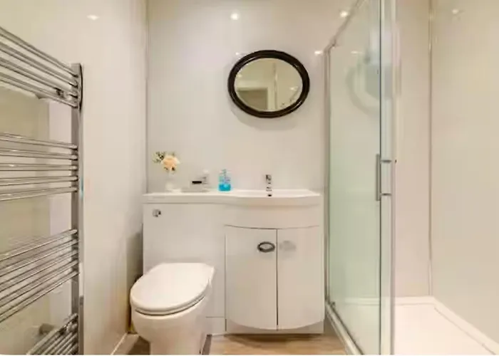 3 Bed - Pet Friendly & Parking דירה אדינבורו