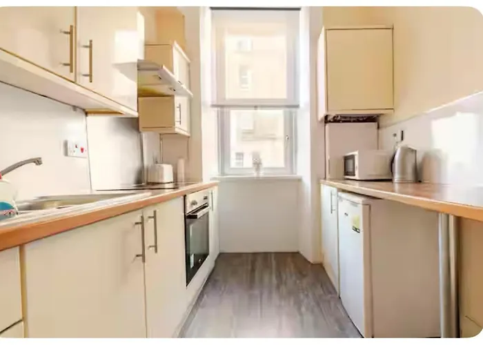 3 Bed - Pet Friendly & Parking * Edinburgh