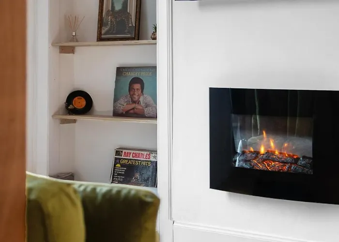 Stylish Near إدنبرة