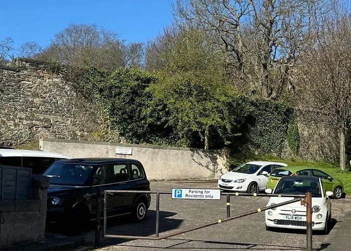 Royal Mile Escape-free Parking