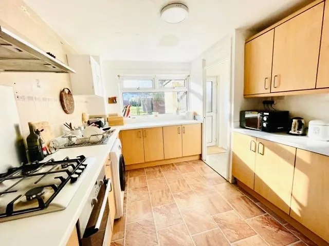 Single In 3 Bedroom House Privat bolig *