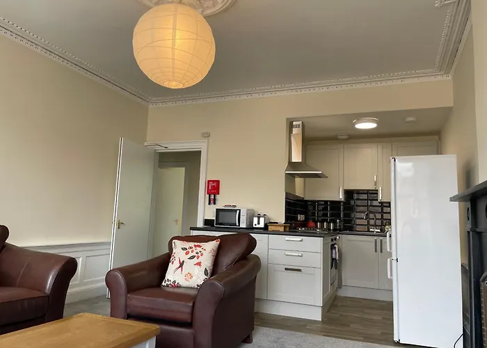 Newington Close To Royal Mile *