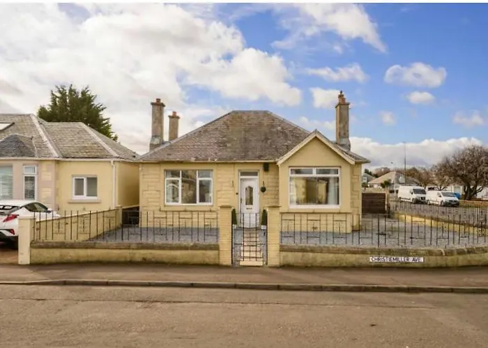 Christiemiller Avenue Holiday home