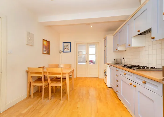 Joivy Gorgeous 2-bed Flat Near Castle * Edinburgh