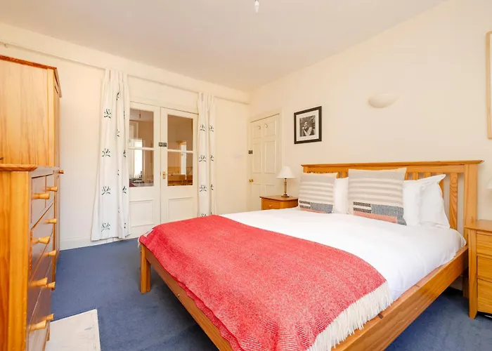 Joivy Gorgeous 2-bed Flat Near Castle Daire Edinburgh