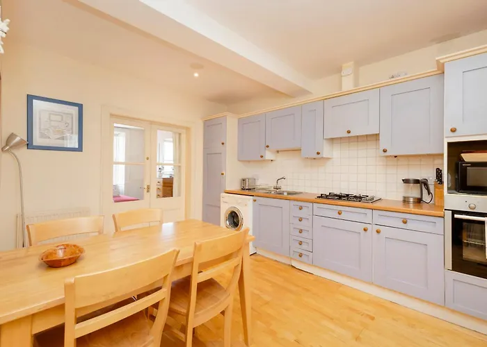 Joivy Gorgeous 2-bed Flat Near Castle Edinburgh