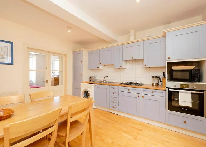 Joivy Gorgeous 2-bed Flat Near Castle Edinburgh