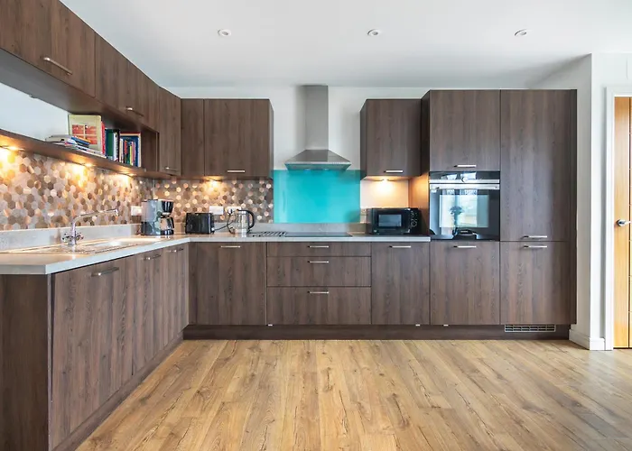 Beautiful Meadowbank With On-street Parking *