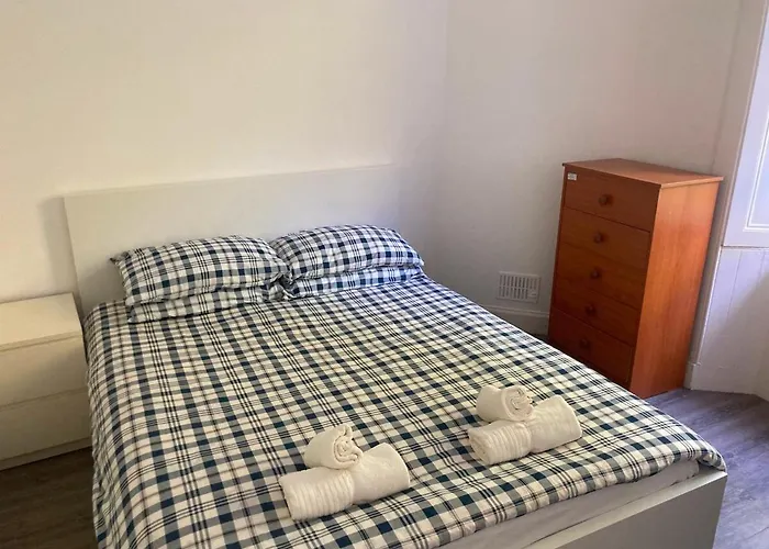 公寓 Spacious Center Main Door 3 Bedrooms Flat