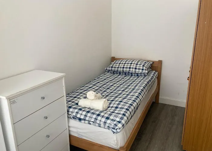 Spacious Center Main Door 3 Bedrooms Flat *