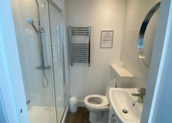 West Side بيت شباب إدنبرة