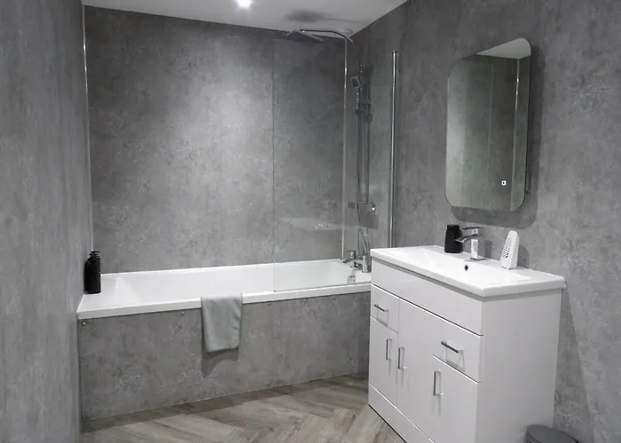 Montgomery Lovely 3 Bedroom With Private Garden In Centre *