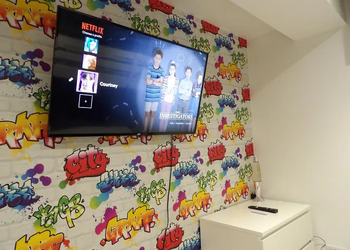 Montgomery Lovely 3 Bedroom With Private Garden In Centre