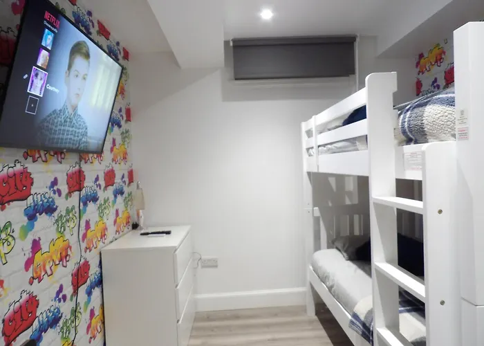 Montgomery Lovely 3 Bedroom With Private Garden In Centre