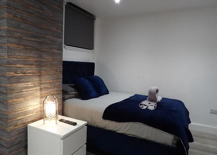 Montgomery Lovely 3 Bedroom With Private Garden In Centre *