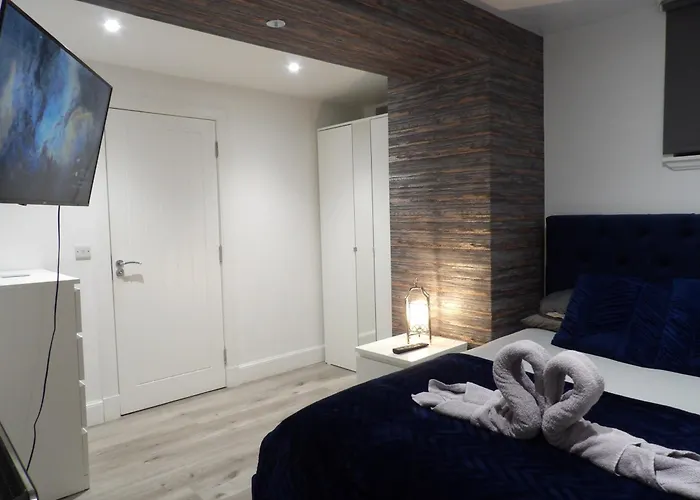 Montgomery Lovely 3 Bedroom With Private Garden In Centre * Edinburgh