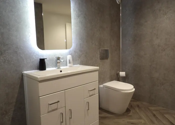 Montgomery Lovely 3 Bedroom With Private Garden In Centre Apartment *