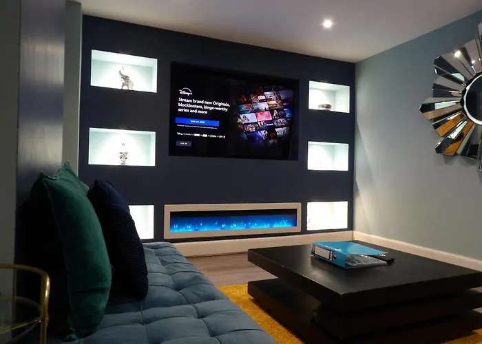 Montgomery Lovely 3 Bedroom With Private Garden In Centre